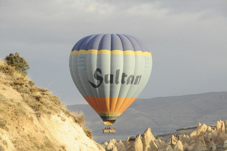 Heißluftballon i​n der Wüste